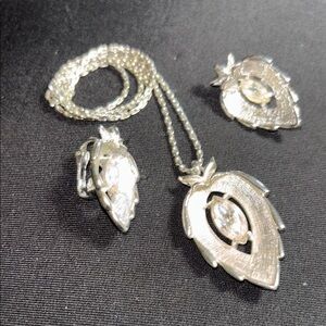 Vtg Sarah Coventry Leaf Jewelry Set – Reversible Necklace & Rhinestone Earrings